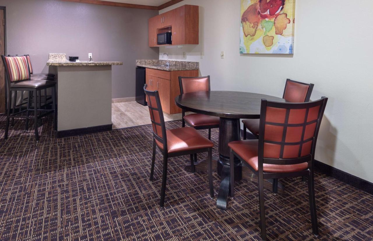 Best Western Wichita North Buitenkant foto