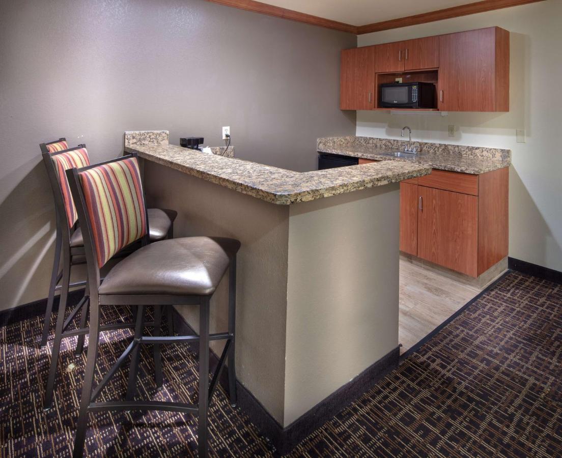 Best Western Wichita North Buitenkant foto
